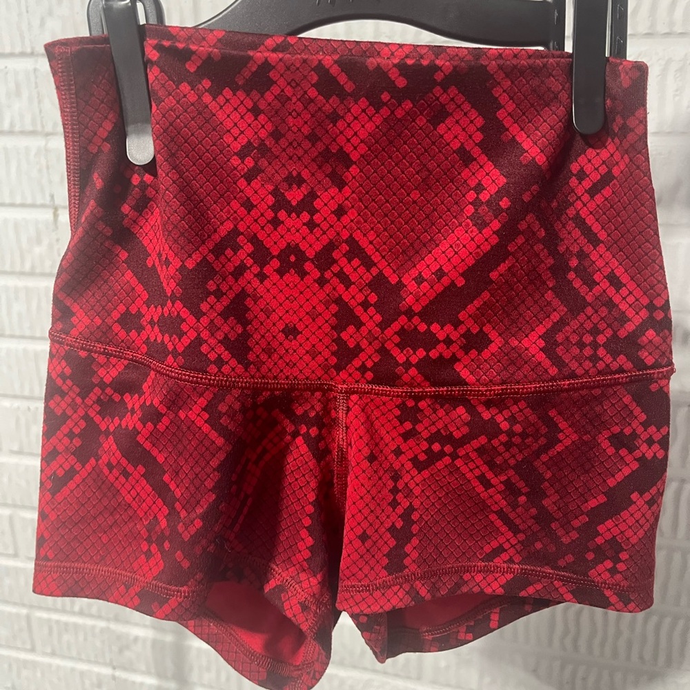 Lululemon Ultra High-Rise Short 2”